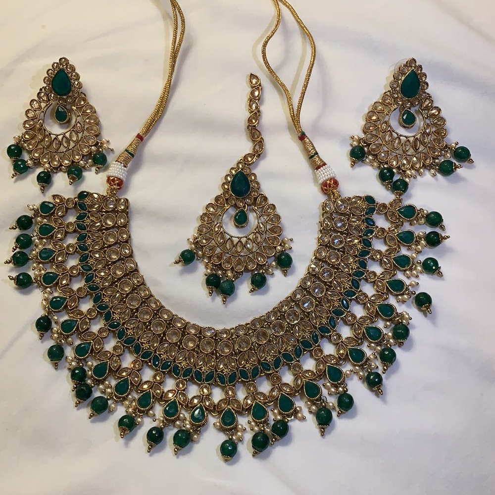 Selling bridal Indian jewelry!